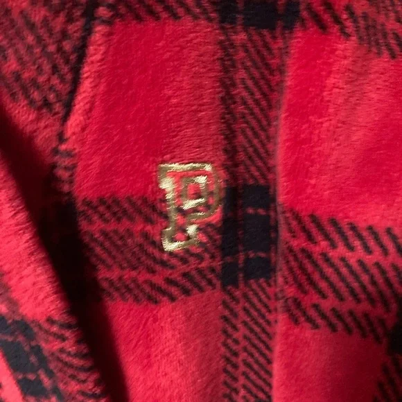 VS pink Buffalo plaid robe. - Picture 5 of 6